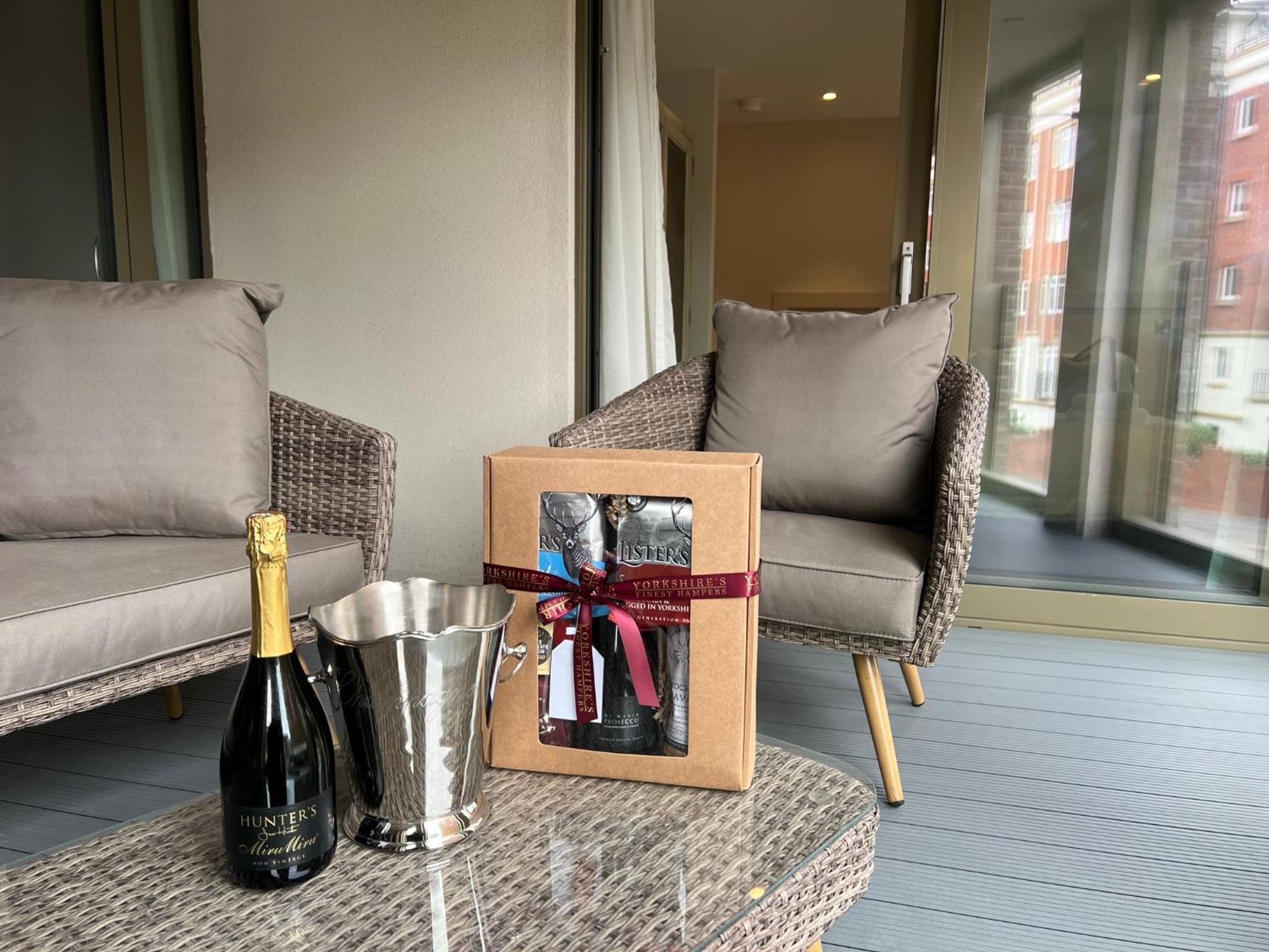 The Monochrome At Ryedale House Apartamento